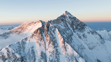 À la poursuite du sommet : Everest, le toit du monde - 01