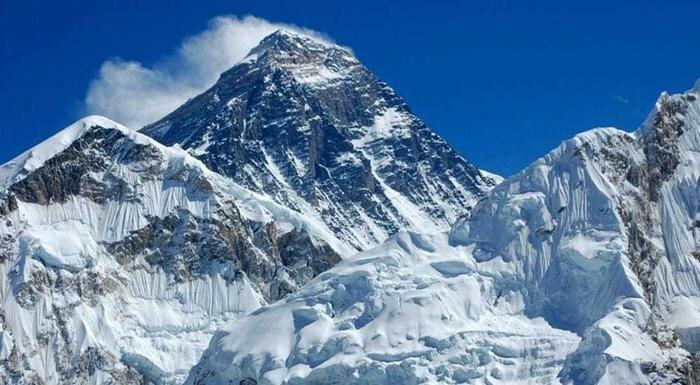 À la poursuite du sommet : Everest, le toit du monde - 03